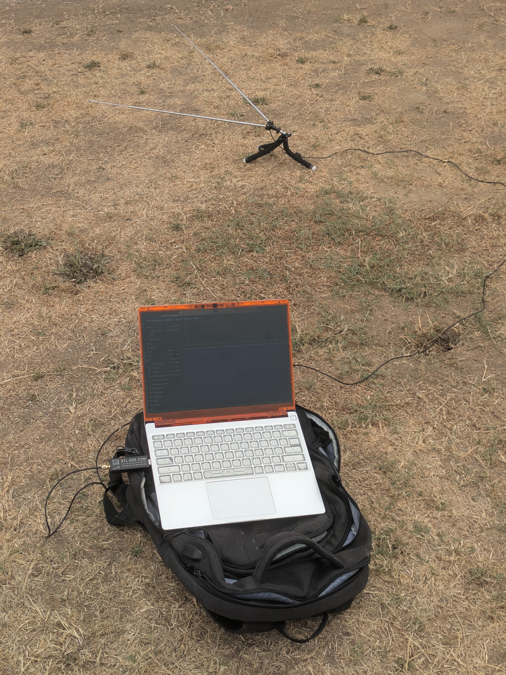 my framework and rtlsdrv4 with dipole in a french field